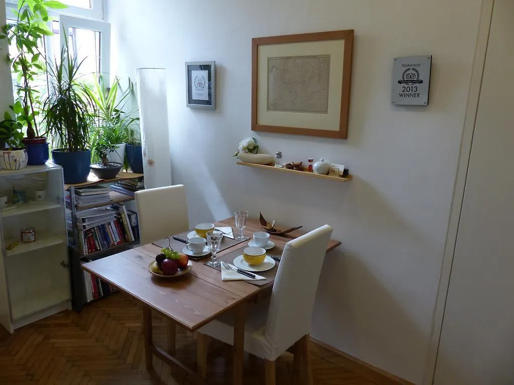 Stadtnest Bed&Breakfast Vienna 3*,