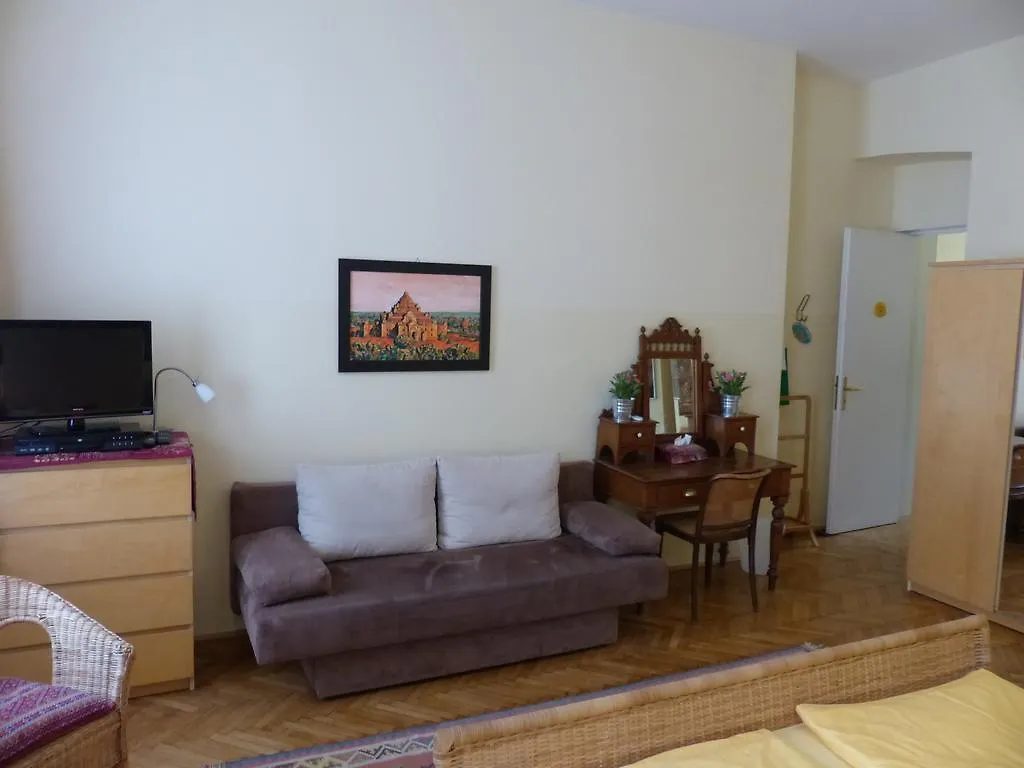 Stadtnest Bed&Breakfast Vienna 3*,