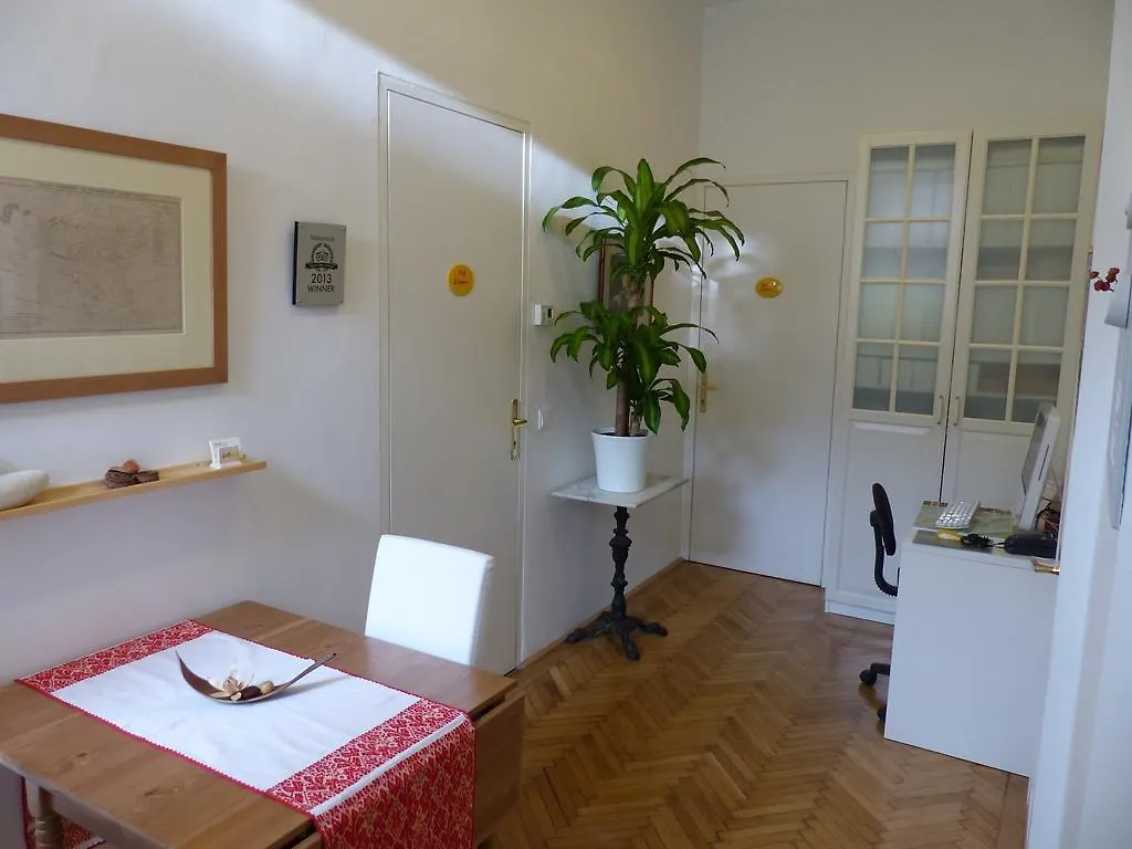 Stadtnest Bed&Breakfast Vienna 3*,