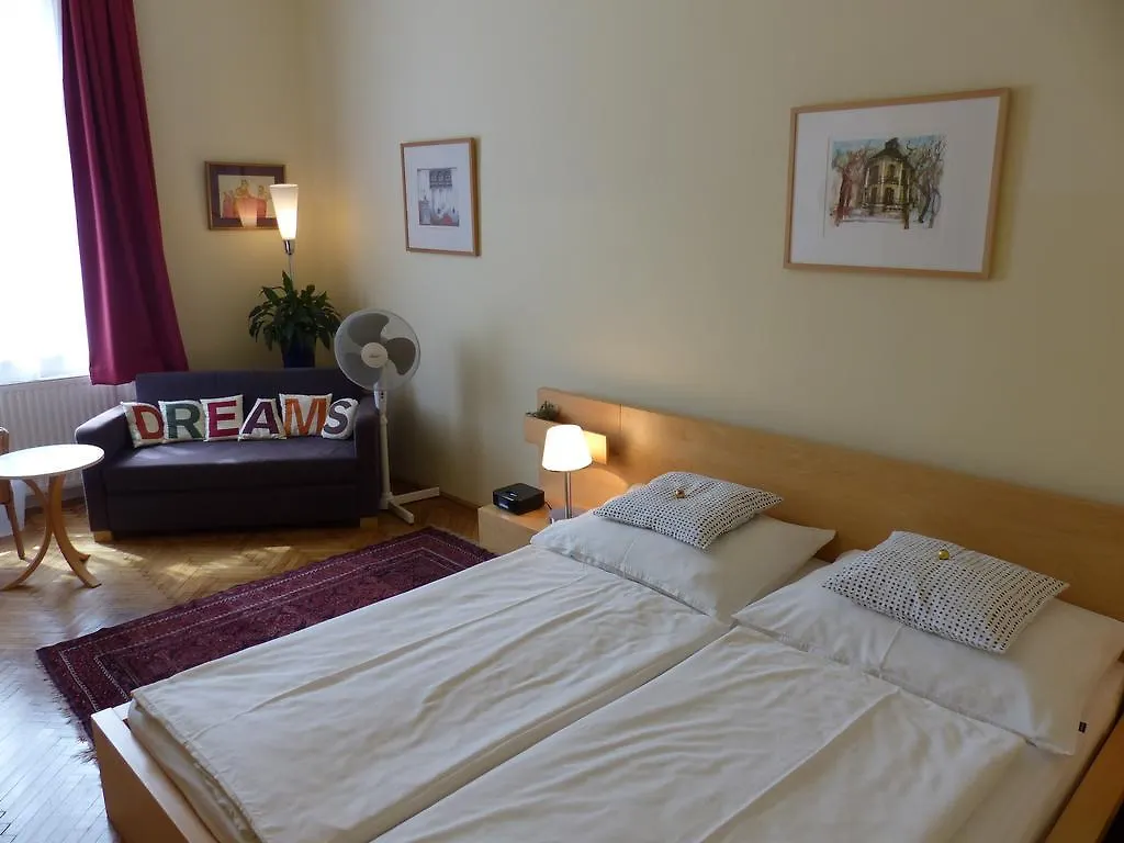 Stadtnest Bed&Breakfast Vienna 3*,  Austria
