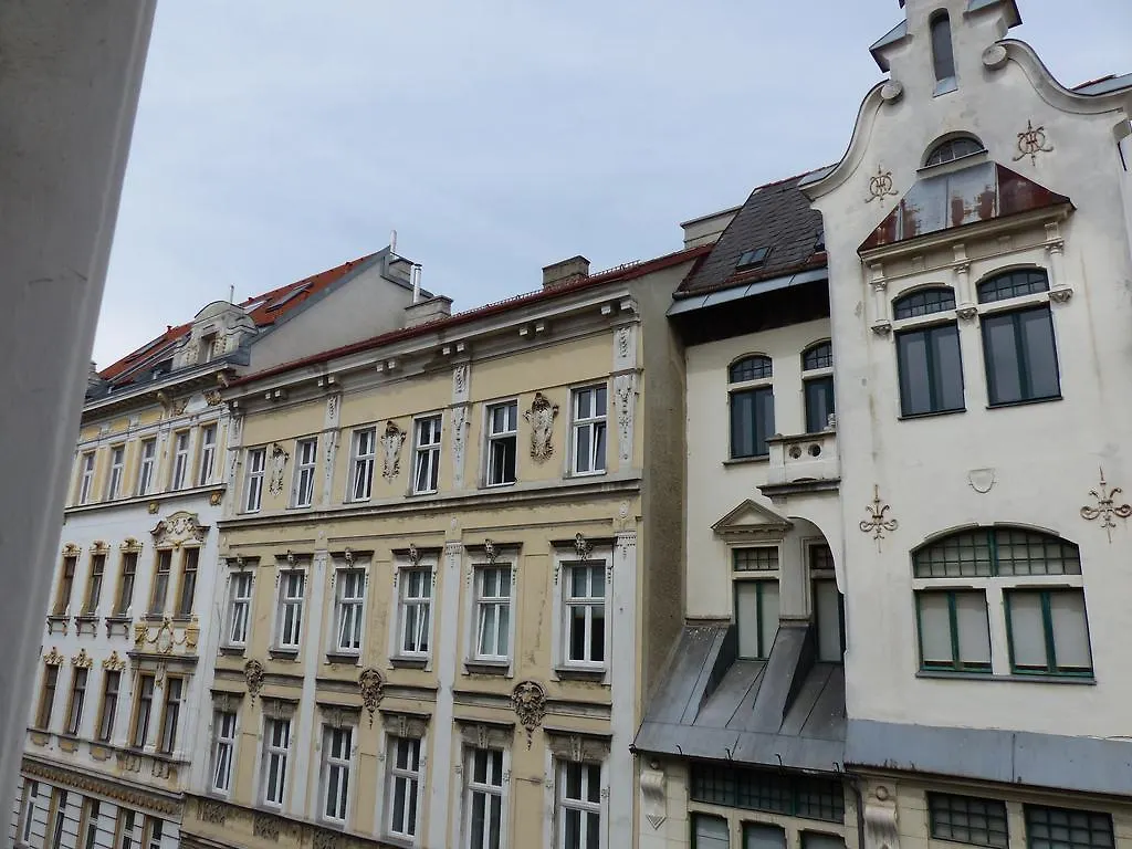 Stadtnest Bed&Breakfast Vienna Bed & Breakfast