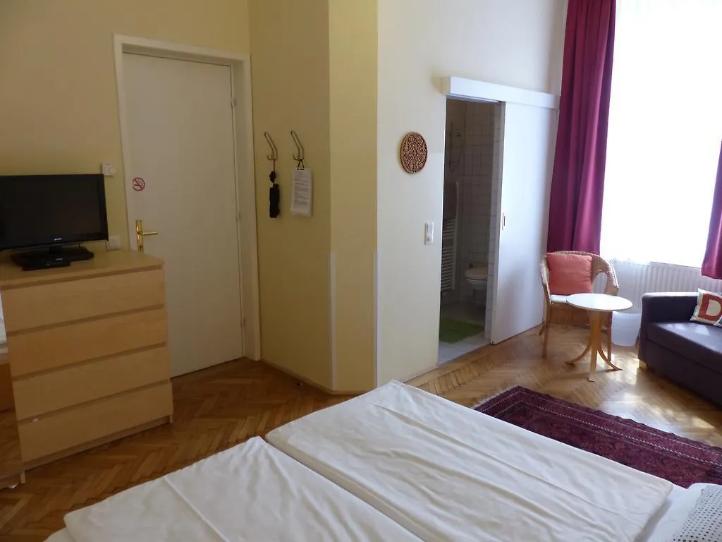Stadtnest Bed&Breakfast Vienna Bed & Breakfast