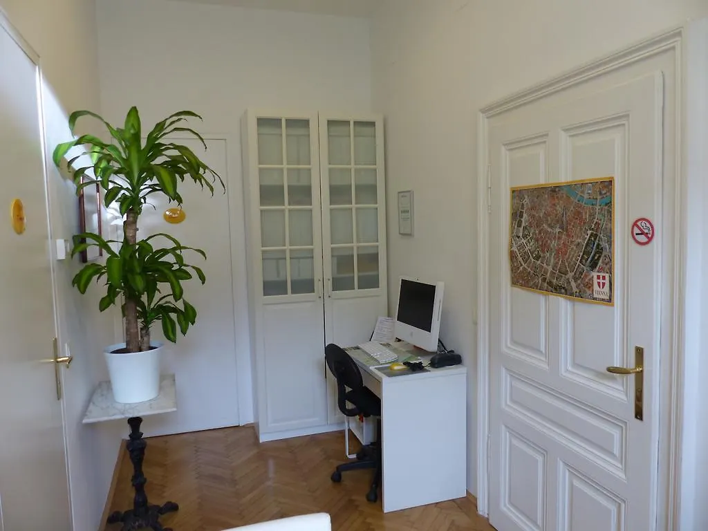 Stadtnest Bed&Breakfast Vienna 3*,  Austria