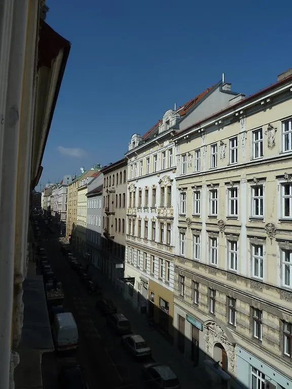 Stadtnest Bed&Breakfast Vienna 3*,  Austria